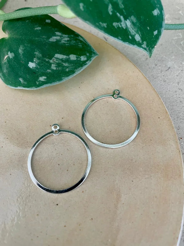 Messing Hanger Plat Rond 28x25mm – 925 Sterling Zilver (2 stuks)